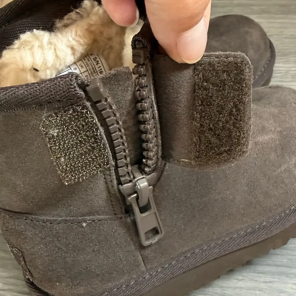 Ugg Plush Kids Adri Classic Mini Shearling Lined Boots Size US 9 Brown Side Zip